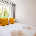 Bright 2-bed Close Апартаменты Голуэй
