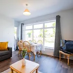 Bright 2-bed Close