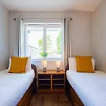 Bright 2-bed Close Апартаменты