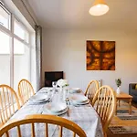 Bright 2-bed Close Апартаменты Голуэй