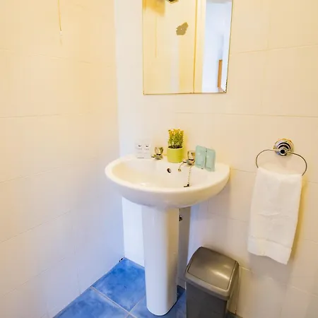 Bright 2-bed Close Апартаменты Голуэй