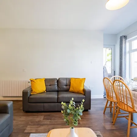 Bright 2 Bedroom In Dunaras Apartment *