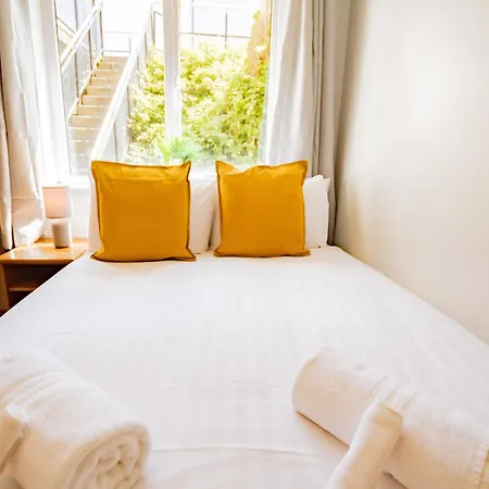 Apartment Bright 2 Bedroom In Dunaras *