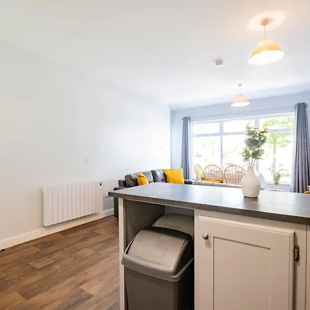 Bright 2 Bedroom In Dunaras * Galway
