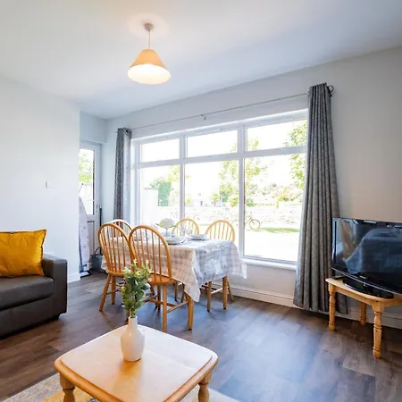 Bright 2 Bedroom In Dunaras