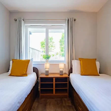 Bright 2 Bedroom In Dunaras Apartment