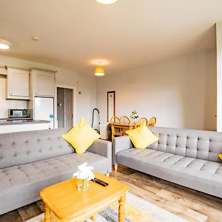아파트 Bright 2 Bedroom In Dunaras *
