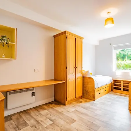 Bright 2 Bedroom In Dunaras 아파트