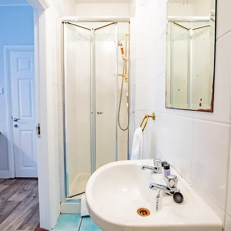 Bright 2 Bedroom In Dunaras * 골웨이